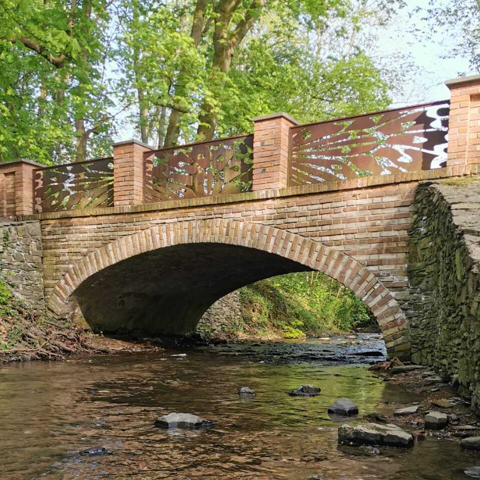 Beitrag: Eine Sprache - Mehrere Definitionen